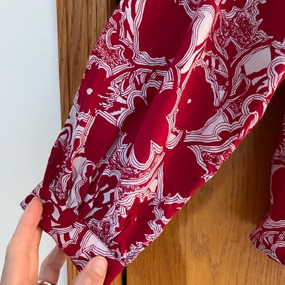 Lilla P Women's Long Sleeve Button Front Red & silver Floral Blouse Size large - Picture 2 of 7